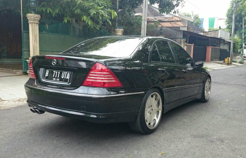 Mercedes Benz C200 2001 W203 BLACK SANGAT TERAWAT. Wajah sudah ELEGANCE. Velg19.