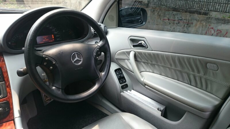 Mercedes Benz C200 2001 W203 BLACK SANGAT TERAWAT. Wajah sudah ELEGANCE. Velg19.