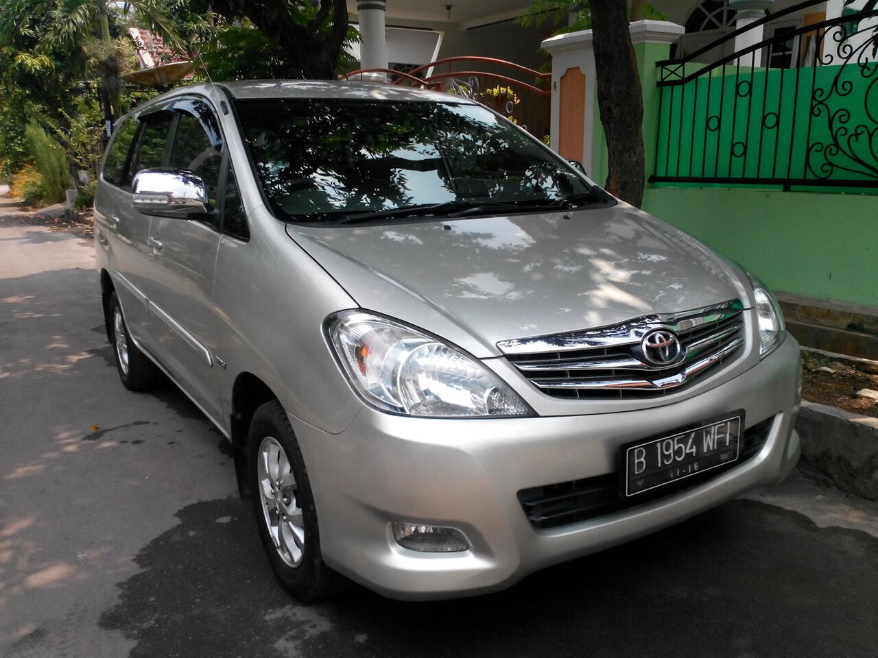 Innova 2010 tipe G manual mulus terawat