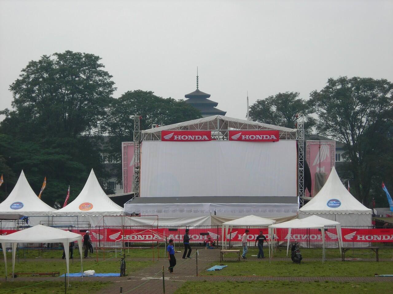 Terjual Sewa Panggung Rigging Sound System dan Alat Band 