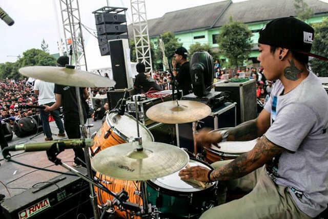 SCIMMIASKA BAND SKA BER VOCALIST CEWEK