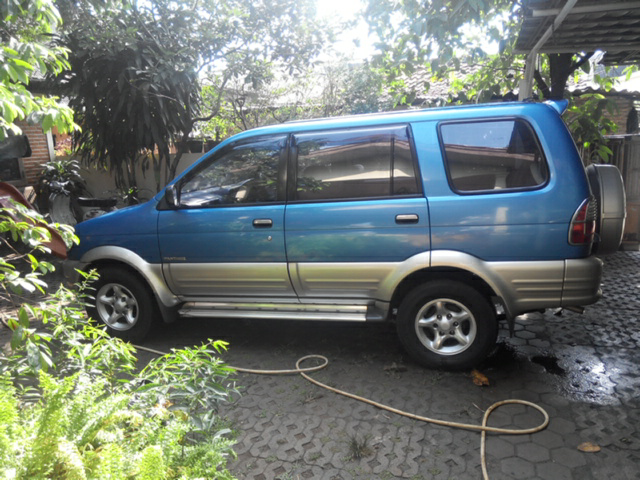 isuzu panther touring 2001 a/t