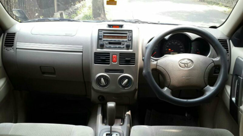 Super Murah Toyota Rush 2010 Hitam A/T , KM super rendah tangan pertama