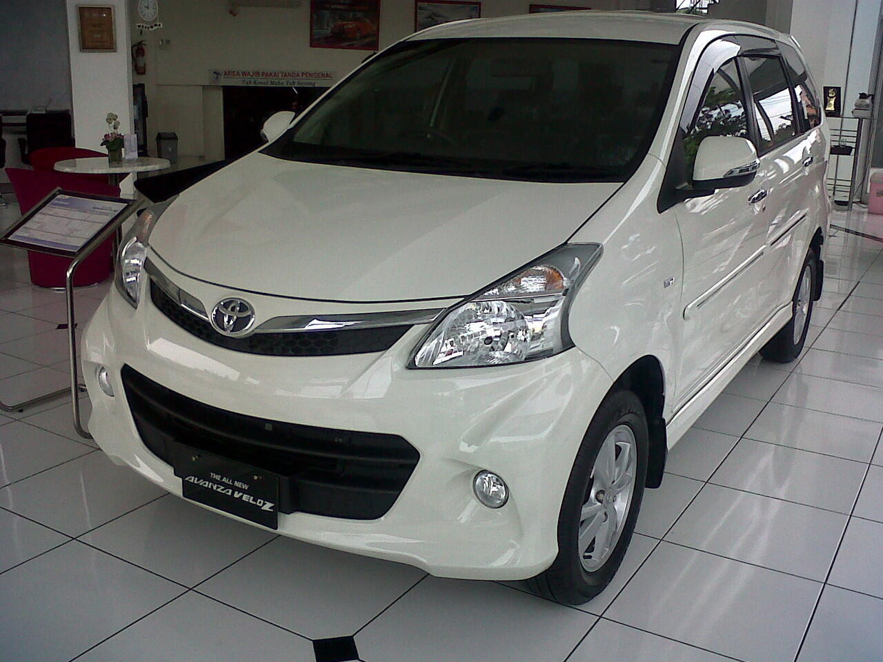 New YARIS Free Karpet Dasar + Kaca Film + Talang Air DP Super Ringan ,,,Weeken sale ,