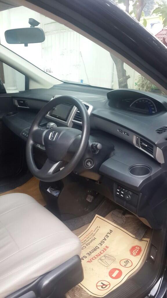 Jual mobil freed th 2012