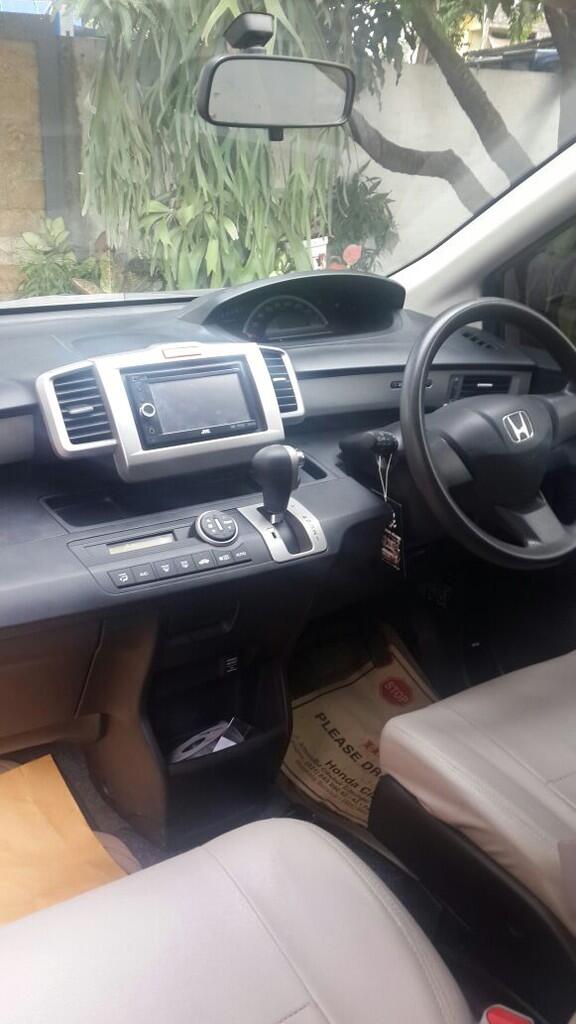Jual mobil freed th 2012