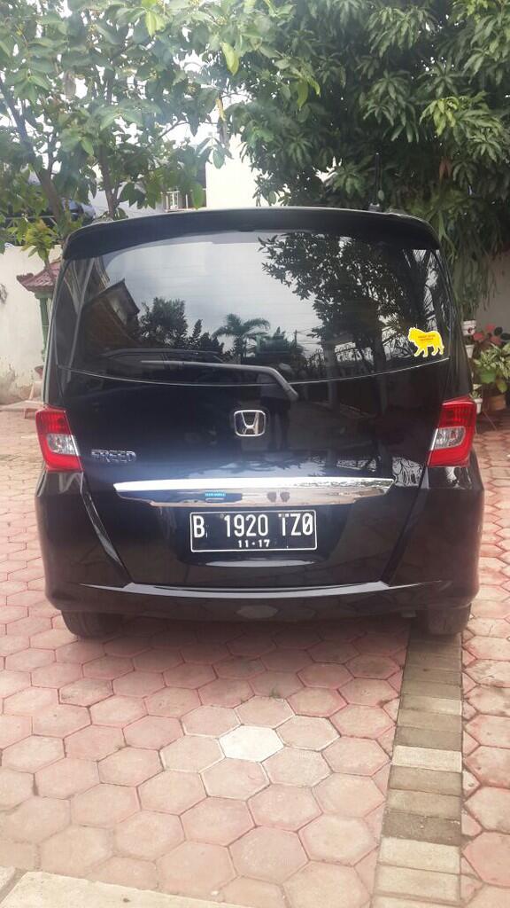 Jual mobil freed th 2012
