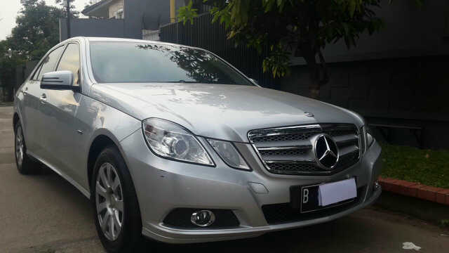 WTS MERCY E200 CGI KOMPRESSOR 2010 SILVER mulus