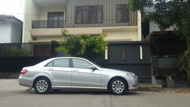 WTS MERCY E200 CGI KOMPRESSOR 2010 SILVER mulus