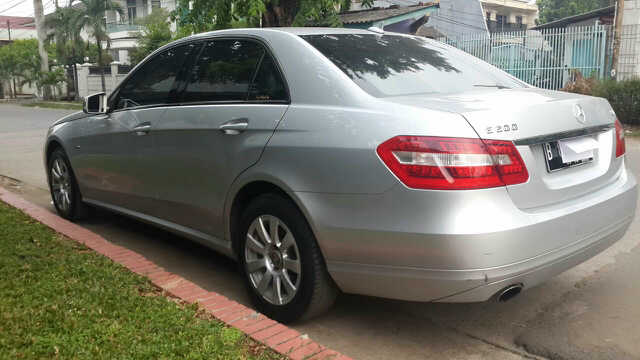 WTS MERCY E200 CGI KOMPRESSOR 2010 SILVER mulus