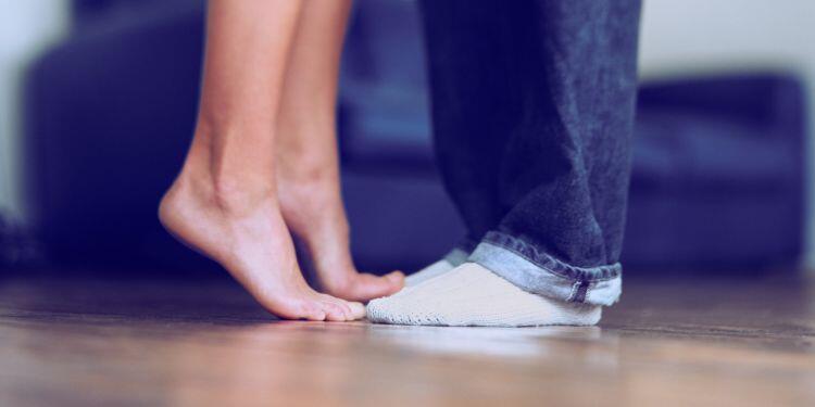 Perbedaan Antara Jatuh Cinta Dengan Sekedar Naksir Tergila-Gila
