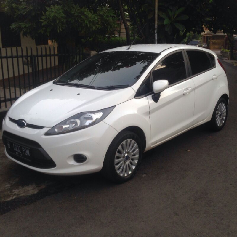 ford fiesta trend manual 2012 putih