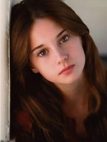 Shailene Woodley aktris muda cantik nan mempesona 