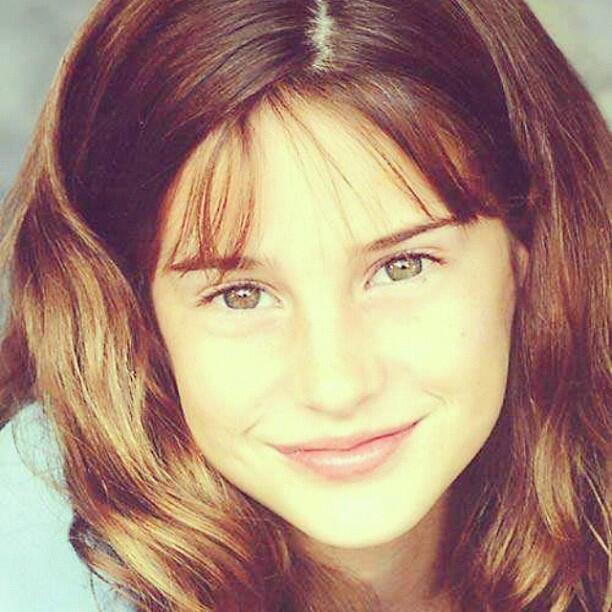 Shailene Woodley aktris muda cantik nan mempesona 