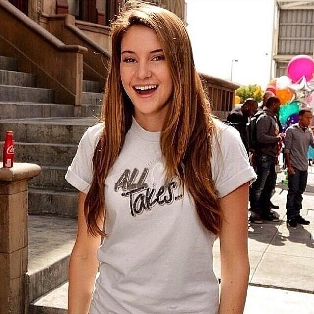 Shailene Woodley aktris muda cantik nan mempesona 
