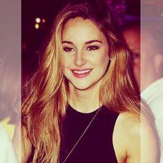 Shailene Woodley aktris muda cantik nan mempesona 