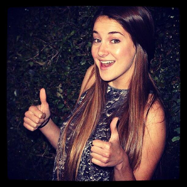 Shailene Woodley aktris muda cantik nan mempesona 