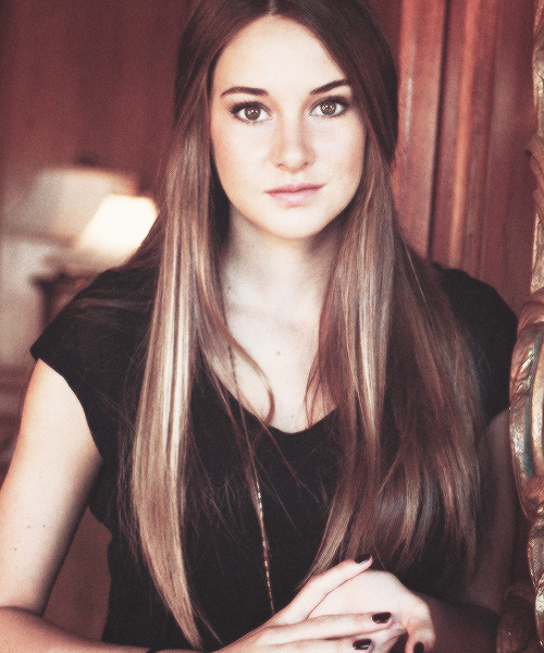 Shailene Woodley aktris muda cantik nan mempesona 