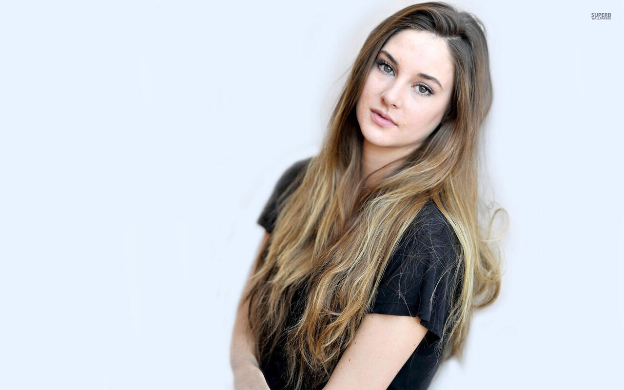Shailene Woodley aktris muda cantik nan mempesona 