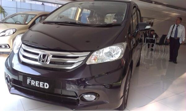 Honda promo diskon brio,mobilio,freed,crv,civic,crv,crz,odyssey,jazz,city 100%baru