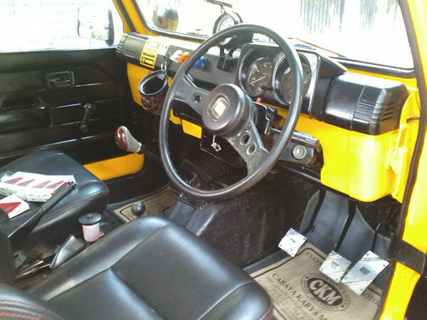 dijual Suzuki Jimny Sierra 1984 4x4 Yellow