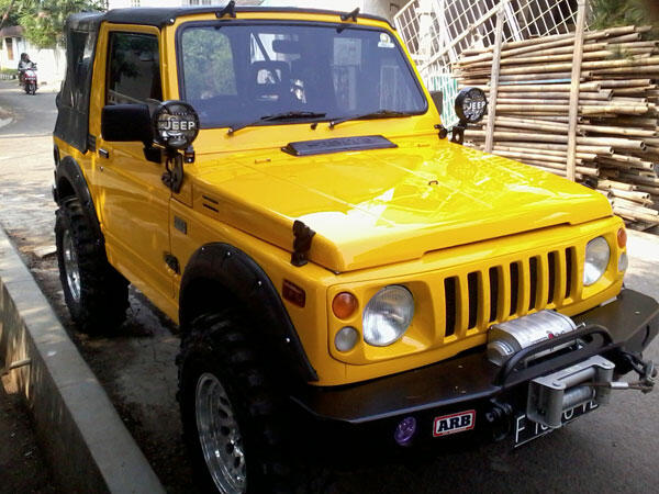dijual Suzuki Jimny Sierra 1984 4x4 Yellow