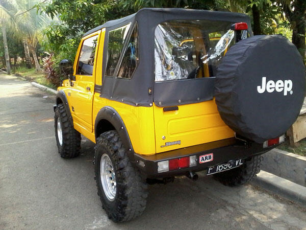 dijual Suzuki Jimny Sierra 1984 4x4 Yellow