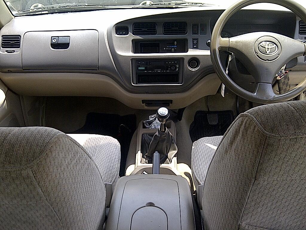 Toyota Kijang LGX 2004 1,8 EFI