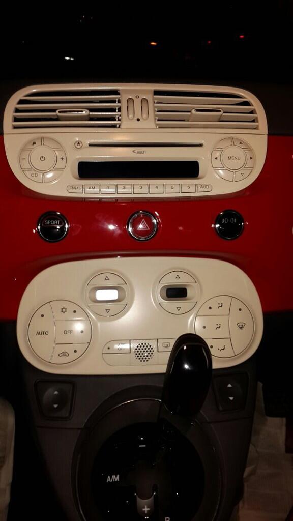 Jual Mobil Fiat 500 warna merah