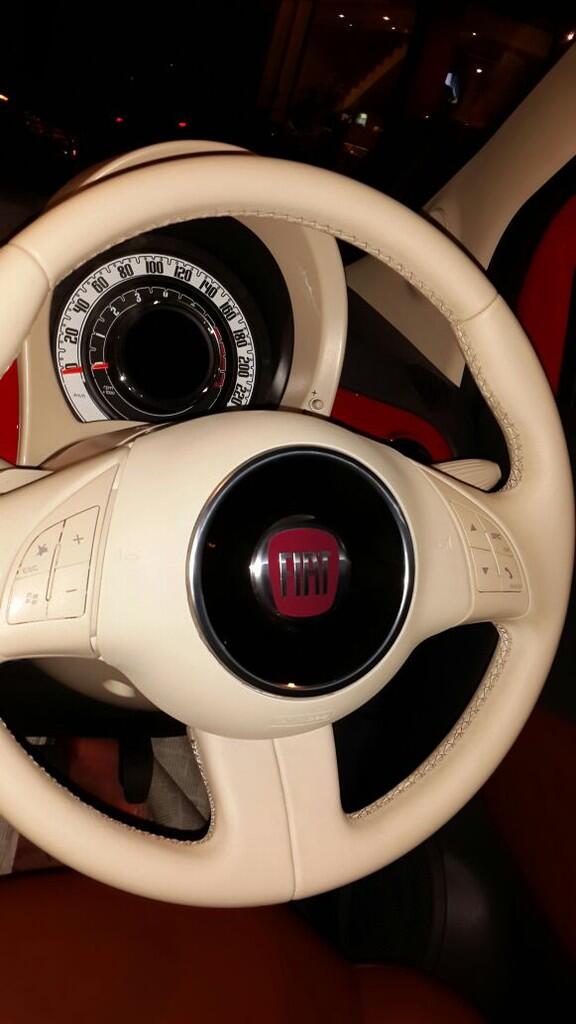 Jual Mobil Fiat 500 warna merah