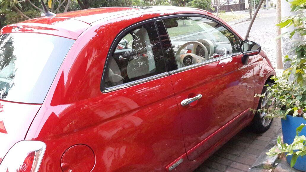 Jual Mobil Fiat 500 warna merah