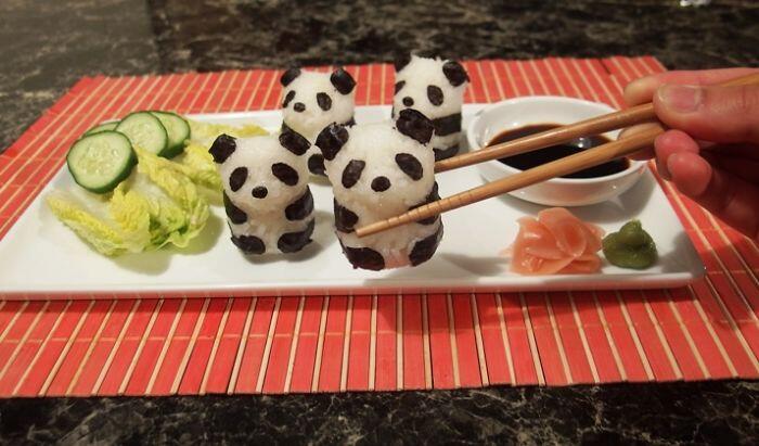 Gila Makanan sushi ini di desain Lucu dan Imut dan Menarik sebelum di makan