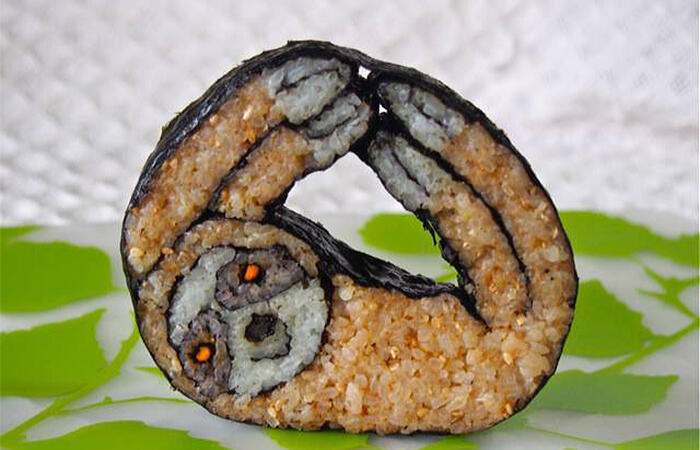 Gila Makanan sushi ini di desain Lucu dan Imut dan Menarik sebelum di makan