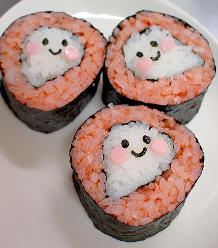 Gila Makanan sushi ini di desain Lucu dan Imut dan Menarik sebelum di makan