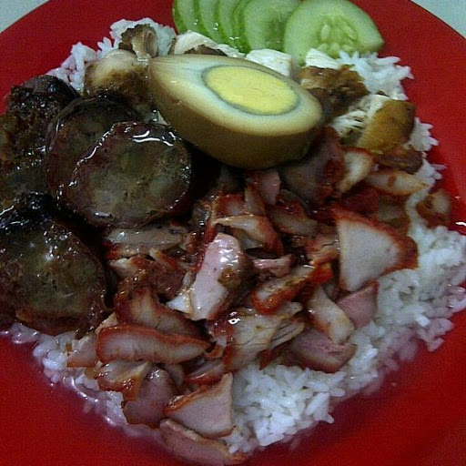 KAESANG MAKAN BABI