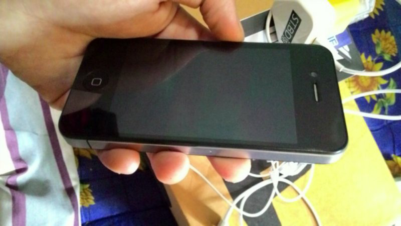 Cari jual iphone 4g 16gb black fullset mulus 100%  KASKUS