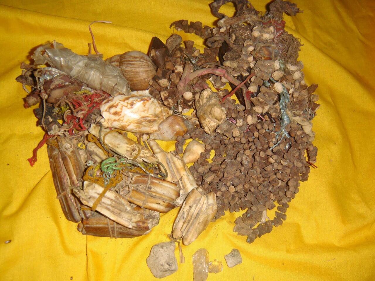 KOMBURONGOH-AZIMAT DAYAK KADAZAN-DUSUN