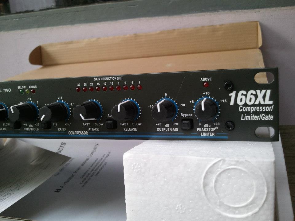&#91;IMAGINATION MUSIC STORE&#93; Compressor Limiter DBX - 166 XL &amp; DBX - 166 XS