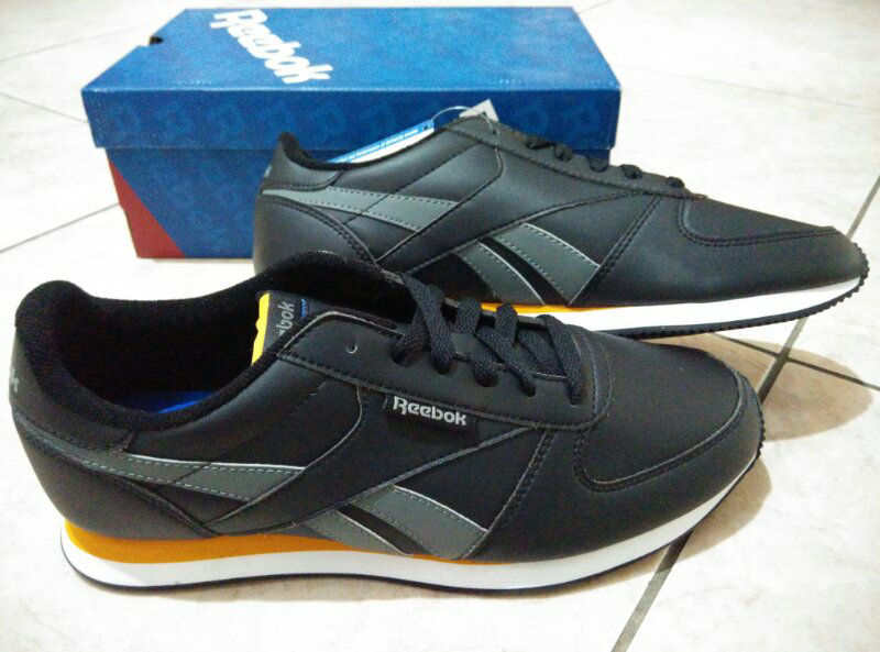terjual sepatu reebok original casual running terjual sepatu reebok original casual running