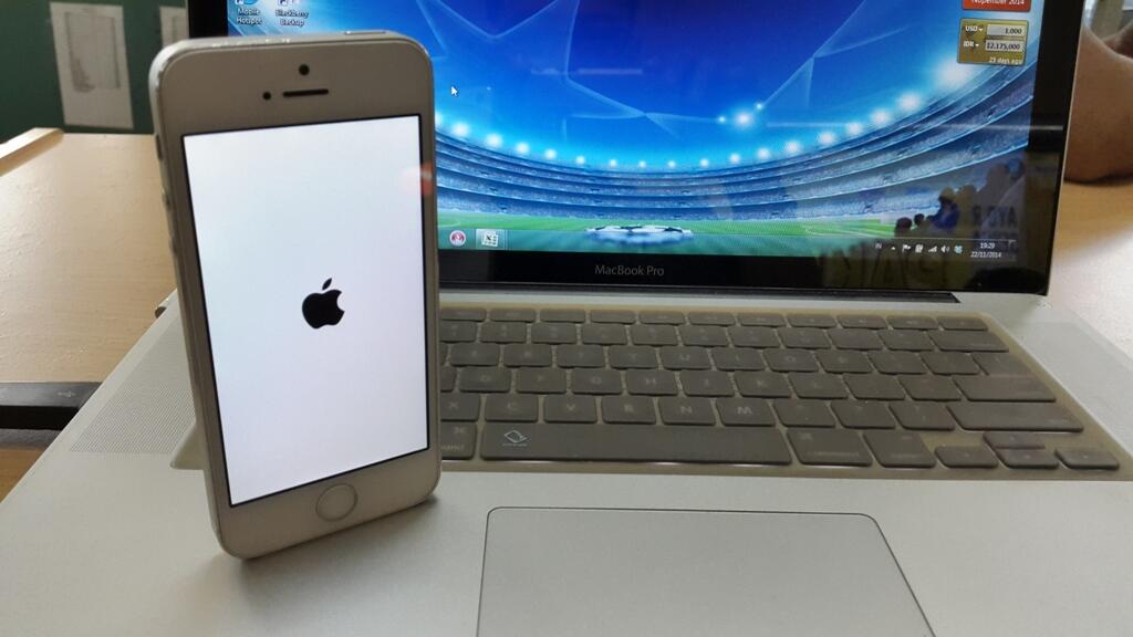 iPhone 5S 32Gb white (second) Garansi Resmi Trikomsel masih panjang