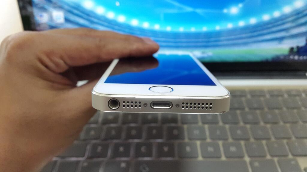 iPhone 5S 32Gb white (second) Garansi Resmi Trikomsel masih panjang