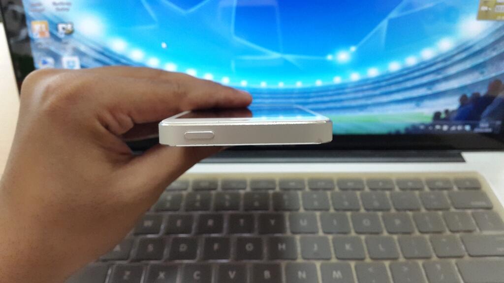 iPhone 5S 32Gb white (second) Garansi Resmi Trikomsel masih panjang