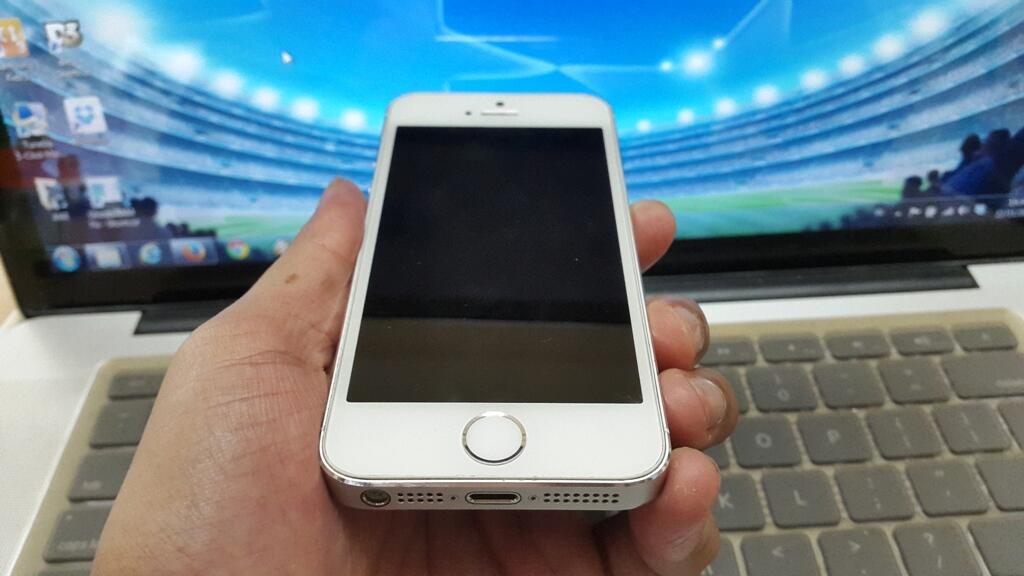 iPhone 5S 32Gb white (second) Garansi Resmi Trikomsel masih panjang