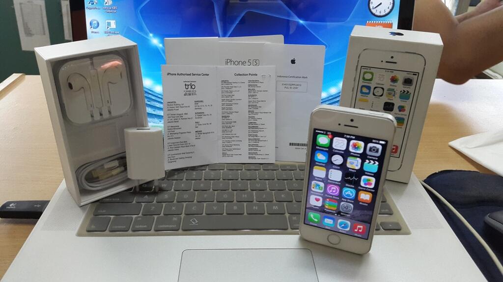iPhone 5S 32Gb white (second) Garansi Resmi Trikomsel masih panjang