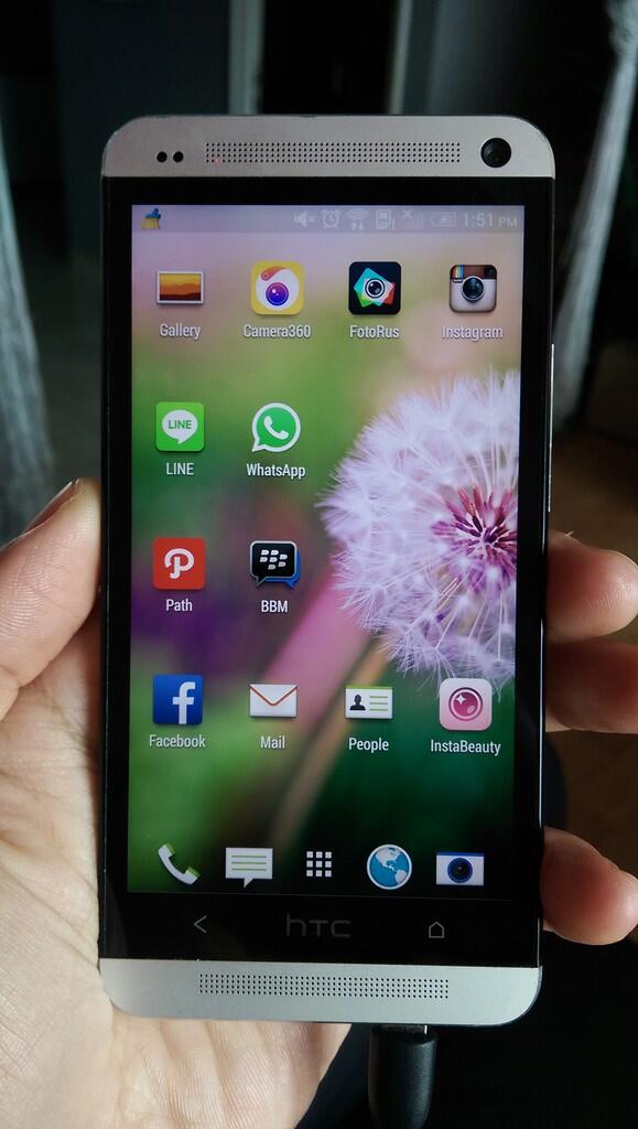 Jual: HTC M7 32GB silver versi Singapore, LTE ready!! User wanita Byk bonus! LANGKA!