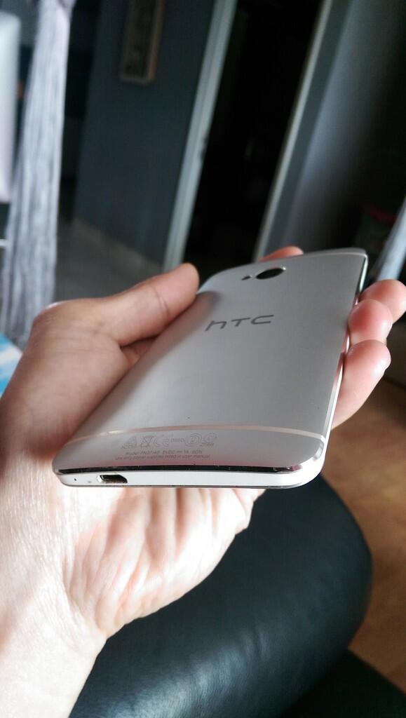 Jual: HTC M7 32GB silver versi Singapore, LTE ready!! User wanita Byk bonus! LANGKA!