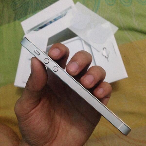 iPhone 5 White 16GB Fullset (FU/GSM) COD BANDUNG