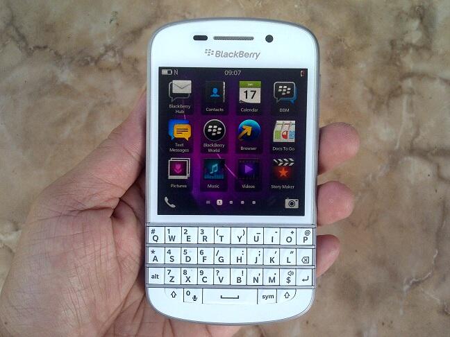 BB Q10 White Mulus Fullset Ctn (Malang)