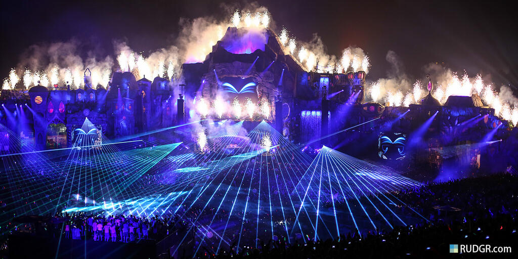Tomorrowland, Tempatnya anak gaul jaman sekarang! #KapanTsKesana(?)