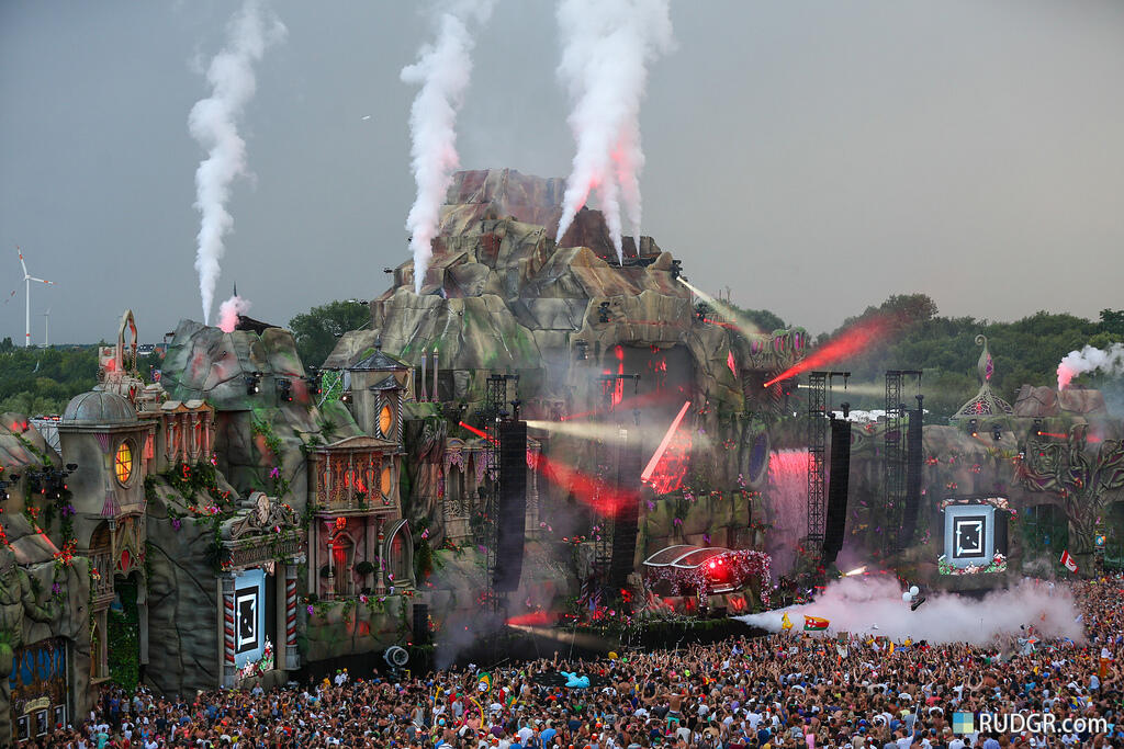 Tomorrowland, Tempatnya anak gaul jaman sekarang! #KapanTsKesana(?)